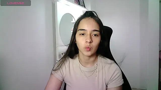 Snapshot of aineangeel chatting on 06/23/26, 02:09 aineangeel online show from 06/23/26, 02:09