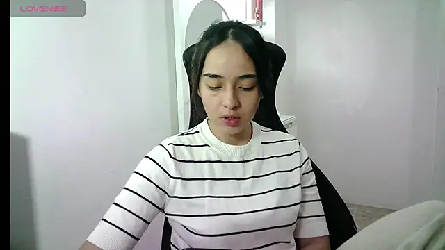 Snapshot of aineangeel chatting on 06/26/26, 01:32 aineangeel online show from 06/26/26, 01:32