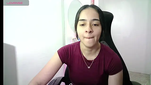 Snapshot of aineangeel chatting on 06/27/26, 12:15 aineangeel online show from 06/27/26, 12:15