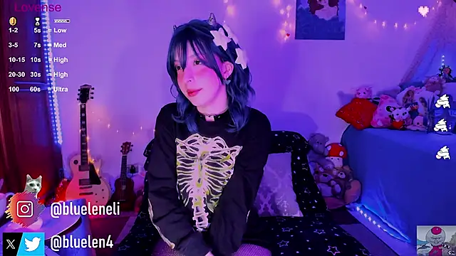 Snapshot of bluelen chatting on 02/07/25, 11:23 bluelen online show from 02/07/25, 11:23