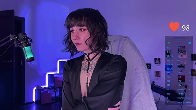 Snapshot of deadlysweet chatting on 12/31/24, 11:17 deadlysweet online show from 12/31/24, 11:17