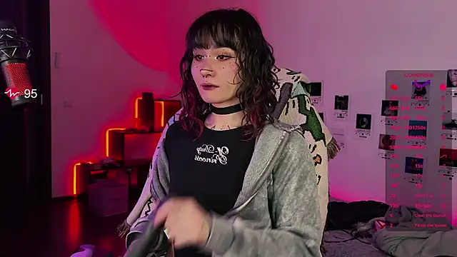 Snapshot of deadlysweet chatting on 09/30/25, 02:05 deadlysweet online show from 09/30/25, 02:05