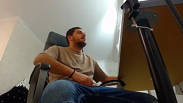 Snapshot of JoshKnights chatting on 10/31/25, 06:14 JoshKnights online show from 10/31/25, 06:14