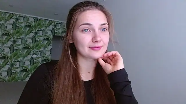 Olivia shine online show from 10/18/25, 04:26