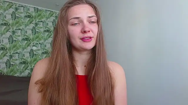 Snapshot of Olivia_shine chatting on 06/17/26, 04:26 Olivia shine online show from 06/17/26, 04:26