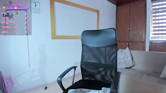 Snapshot of victoria_mooree chatting on 11/08/25, 05:12 victoria mooree online show from 11/08/25, 05:12