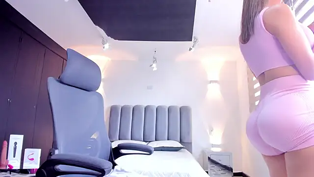 AnaRuiz online show from 02/20/25, 03:41