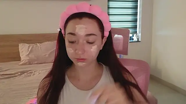 YasmineWest online show from 06/05/26, 01:56