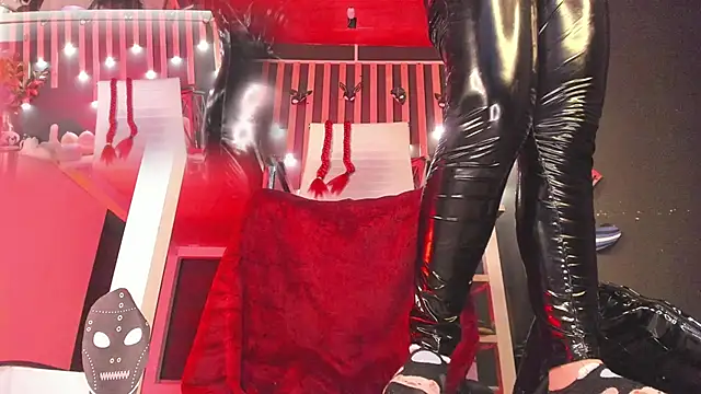 Snapshot of shaaroon_gold chatting on 02/24/25, 10:14 shaaroon gold online show from 02/24/25, 10:14