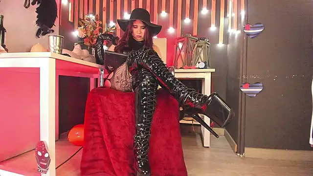 Snapshot of shaaroon_gold chatting on 02/26/25, 09:48 shaaroon gold online show from 02/26/25, 09:48