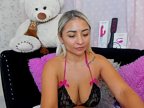 Snapshot of milf_bigass_ chatting on 11/25/25, 12:16 milf bigass online show from 11/25/25, 12:16