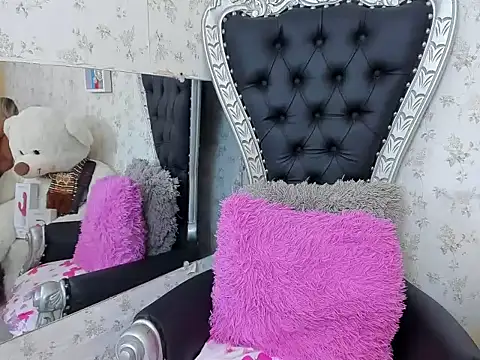 Snapshot of milf_bigass_ chatting on 12/15/25, 01:04 milf bigass online show from 12/15/25, 01:04