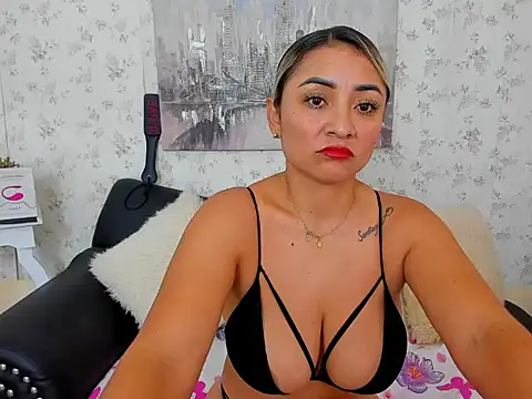 milf bigass  online show from 02/02/26, 12:37