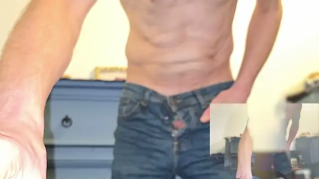 Snapshot of LongUKMakeYouSquirt chatting on 12/21/24, 05:14 LongUKMakeYouSquirt online show from 12/21/24, 05:14