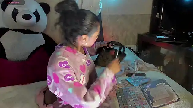 Snapshot of Lilithsabeth chatting on 11/01/25, 04:25 Lilithsabeth online show from 11/01/25, 04:25