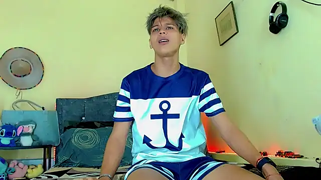 Liamscott  online show from 04/08/26, 06:52