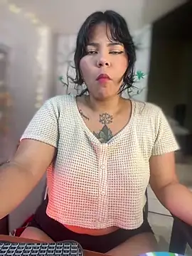 JulianaCastillo online show from 01/12/25, 04:21