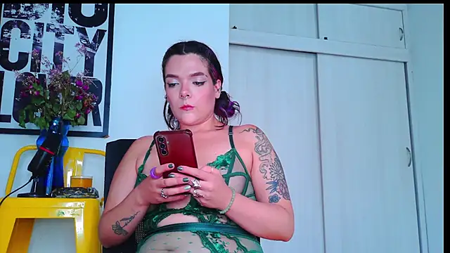 purple em69 online show from 04/05/26, 09:01