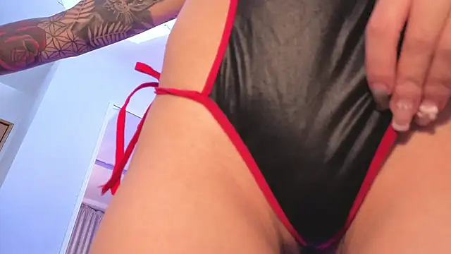 sarah cruzz  online show from 04/10/26, 02:28