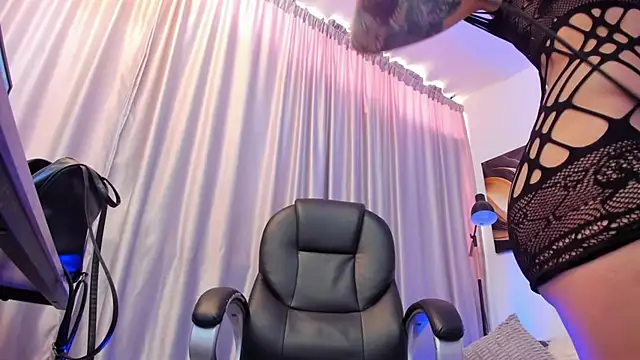 sarah cruzz  online show from 04/24/26, 02:30