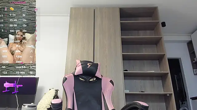 Snapshot of Megan_Ros chatting on 10/27/25, 05:11 Megan Ros online show from 10/27/25, 05:11