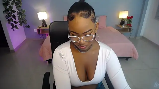 Snapshot of JasmineCampbell_ chatting on 02/19/25, 09:14 JasmineCampbell online show from 02/19/25, 09:14