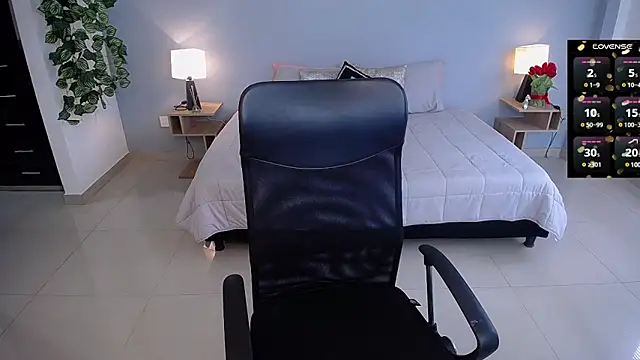 Snapshot of JasmineCampbell_ chatting on 03/14/25, 08:28 JasmineCampbell online show from 03/14/25, 08:28