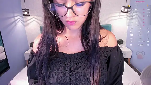 Snapshot of katherin_smith_ chatting on 12/22/24, 11:00 katherin smith online show from 12/22/24, 11:00