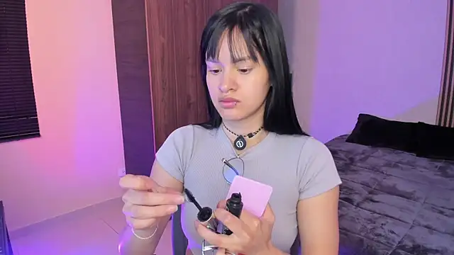 Snapshot of katherin_smith_ chatting on 09/10/25, 12:49 katherin smith online show from 09/10/25, 12:49