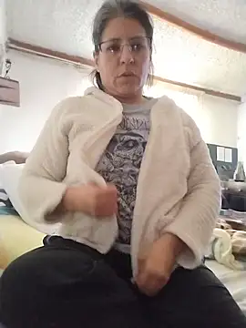 Snapshot of LucifernandaSw chatting on 01/20/25, 01:00 LucifernandaSw online show from 01/20/25, 01:00