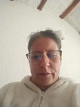 Snapshot of LucifernandaSw chatting on 01/27/25, 06:31 LucifernandaSw online show from 01/27/25, 06:31