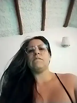 Snapshot of LucifernandaSw chatting on 10/17/25, 11:02 LucifernandaSw online show from 10/17/25, 11:02