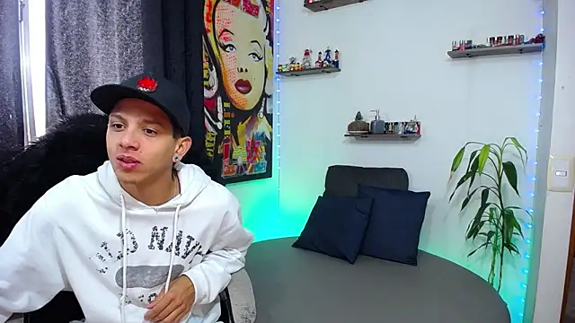 Snapshot of HillAndJack333 chatting on 01/21/25, 12:07 HillAndJack333 online show from 01/21/25, 12:07