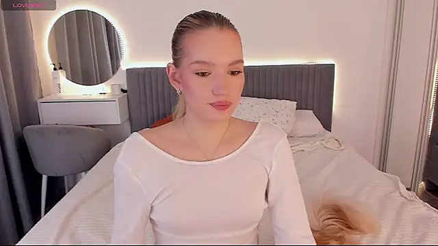 CassieRayss online show from 11/02/25, 10:39