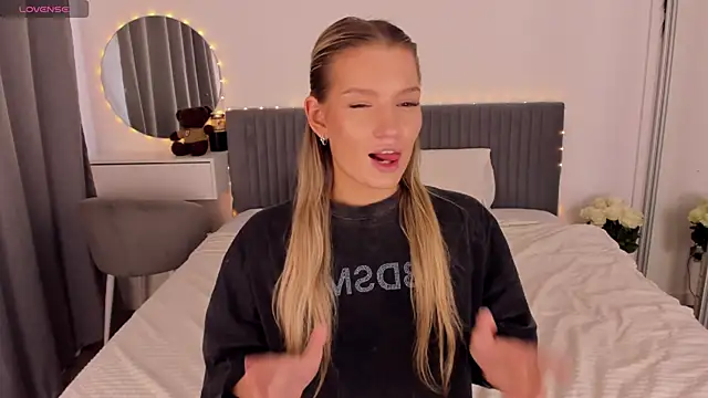 CassieRayss online show from 05/25/26, 11:49