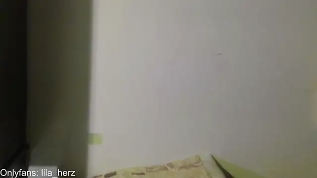 Snapshot of Liherz chatting on 12/20/24, 04:20 Liherz online show from 12/20/24, 04:20