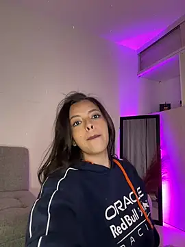 Snapshot of martina_duque_ chatting on 02/21/25, 10:39 martina duque online show from 02/21/25, 10:39