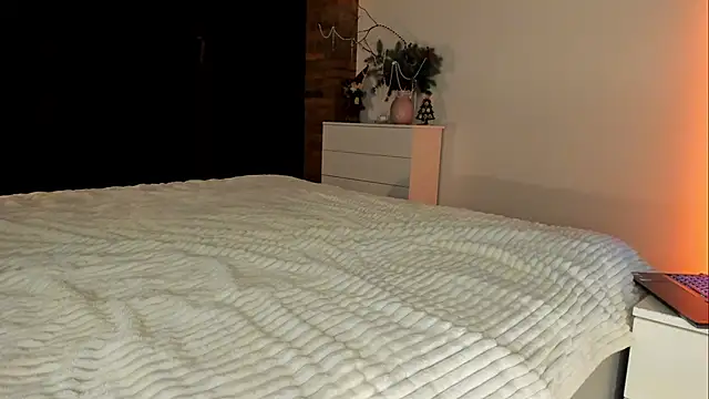 Snapshot of Rachel_Rey chatting on 12/18/25, 06:36 Rachel Rey online show from 12/18/25, 06:36