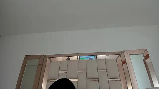 Snapshot of emma_castilloo chatting on 12/15/24, 08:25 emma castilloo online show from 12/15/24, 08:25