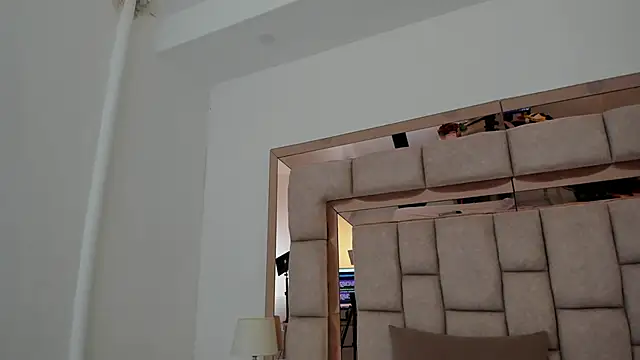 Snapshot of emma_castilloo chatting on 03/22/25, 01:32 emma castilloo online show from 03/22/25, 01:32