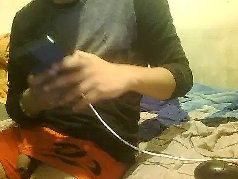 Snapshot of daniperalta chatting on 12/17/25, 05:02 daniperalta online show from 12/17/25, 05:02