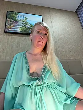 EmmaInLove23 online show from 05/30/26, 12:13