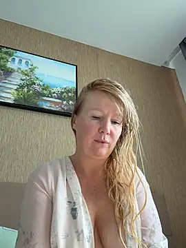 EmmaInLove23 online show from 07/06/26, 02:19