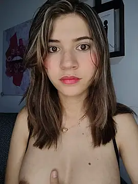 Snapshot of hanaa_18 chatting on 11/05/25, 08:03 hanaa 18 online show from 11/05/25, 08:03