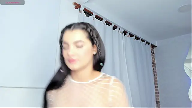 sara evans02 online show from 09/24/25, 02:15