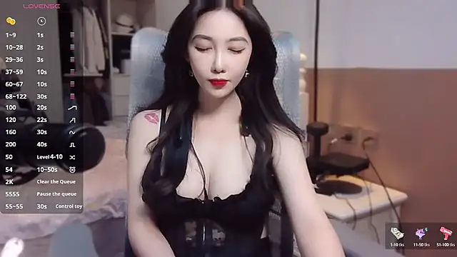 Snapshot of vyizh- chatting on 12/27/24, 08:13 vyizh- online show from 12/27/24, 08:13