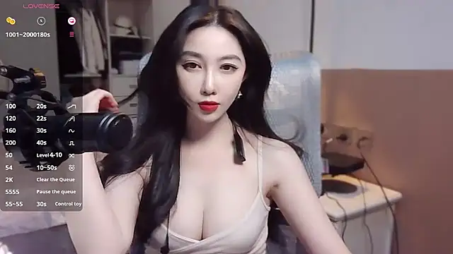 Snapshot of vyizh- chatting on 12/27/24, 02:12 vyizh- online show from 12/27/24, 02:12