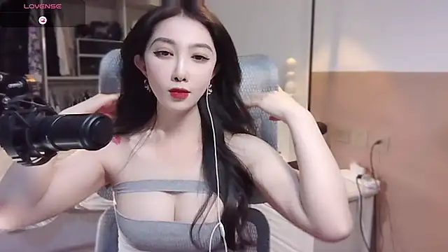 Snapshot of vyizh- chatting on 02/20/25, 05:44 vyizh- online show from 02/20/25, 05:44