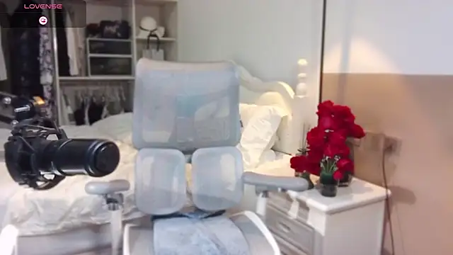 Snapshot of vyizh- chatting on 02/27/25, 08:17 vyizh- online show from 02/27/25, 08:17