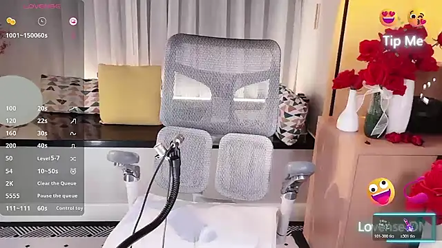 Snapshot of vyizh- chatting on 12/14/25, 02:11 vyizh- online show from 12/14/25, 02:11